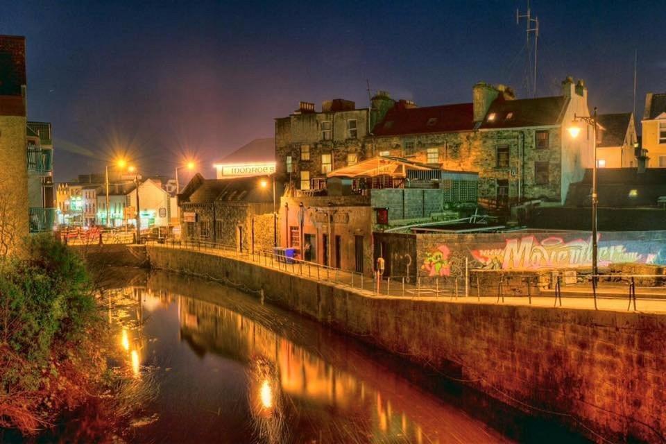 Modern Canal View Home, In City Centre, Sleeps 8 Galway Exterior photo