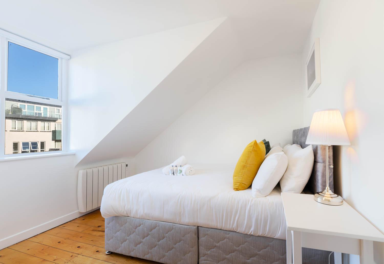 Modern Canal View Home, In City Centre, Sleeps 8 Galway Exterior photo