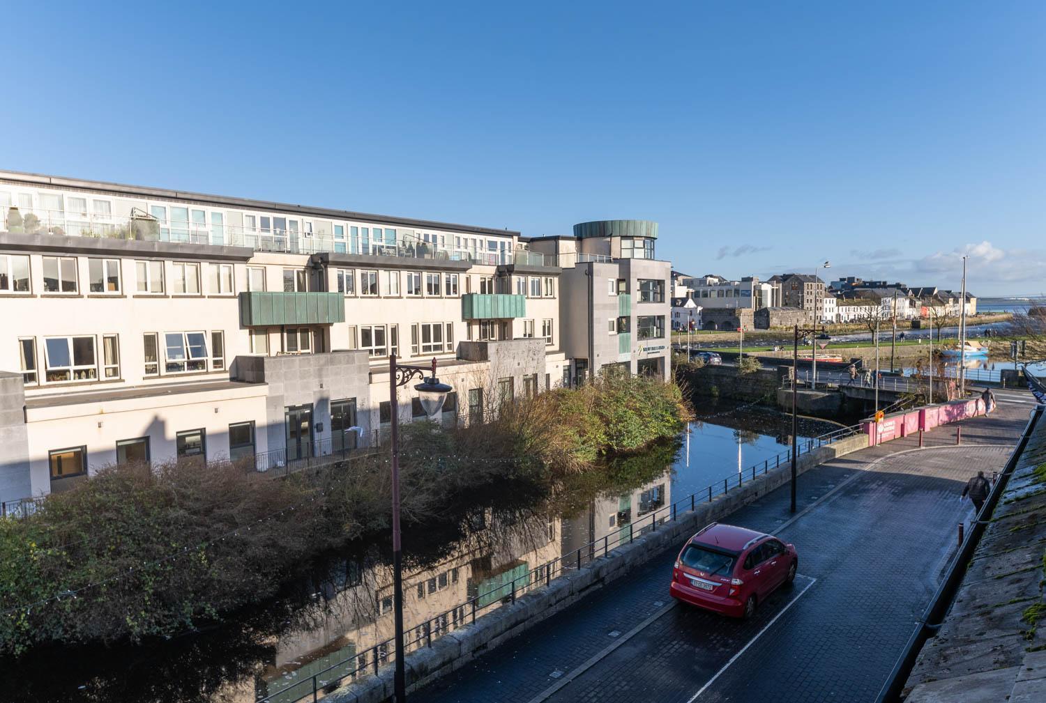 Modern Canal View Home, In City Centre, Sleeps 8 Galway Exterior photo